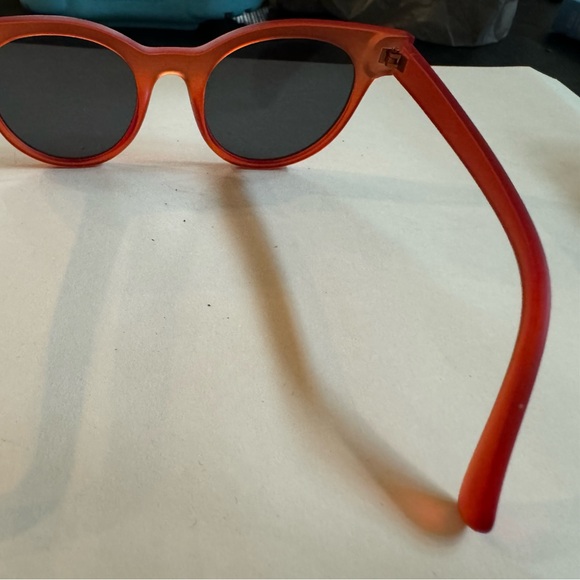 Retro Red Cat Eye Sunglasses - Picture 3 of 3